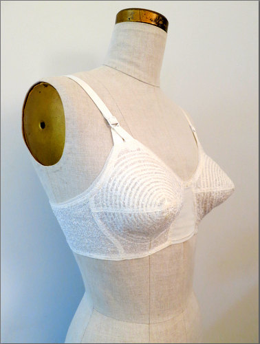 Vintage lingerie 1950s ivory lace BULLET BRA