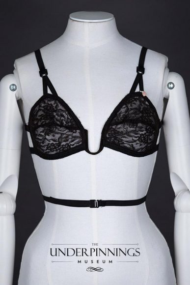 U-wire low-back bra, estimated to be from the 1950s. From The Underpinnings Museum collection. Photography by Tigz Rice Studios