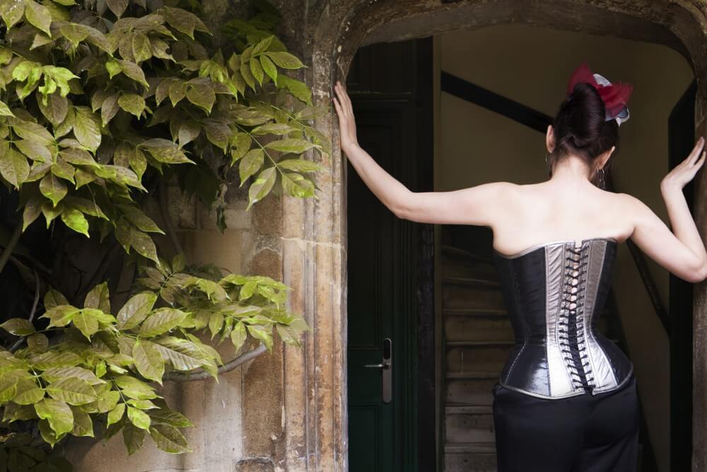 Clessidra corset | Model: Victoria Dagger | Photo © Sparklewren