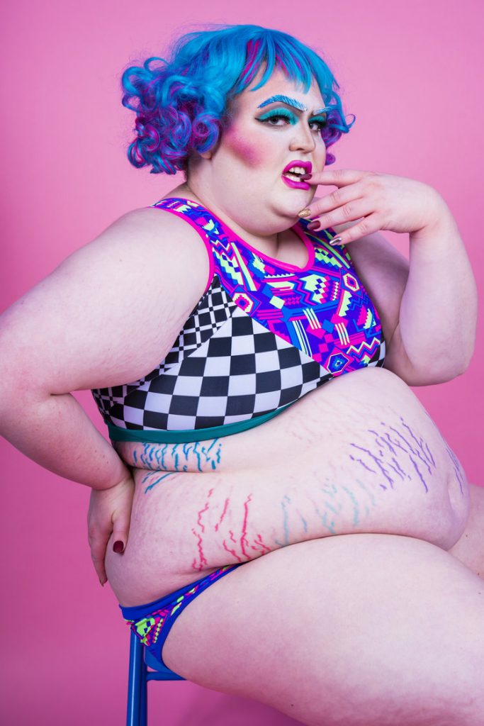C'est Kevvie pour Rebirth Garments, une entreprise de lingerie adaptée aux personnes homosexuelles et handicapées.