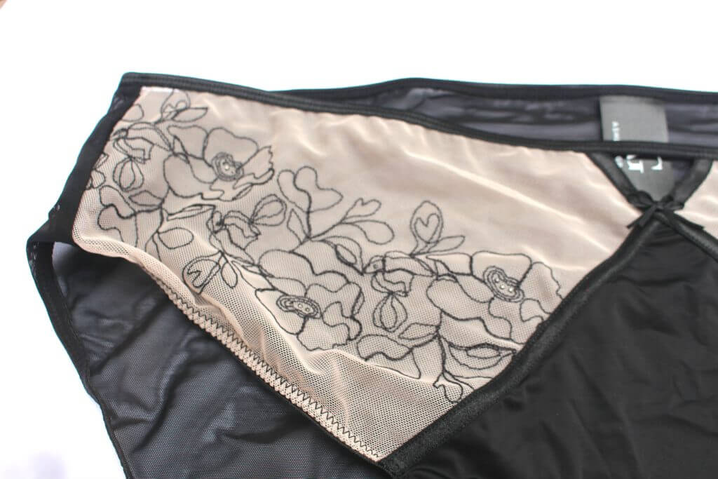 Ashley Graham for Addition Elle Phenomenon Convertible Halter Bra and High Waist Panty Review