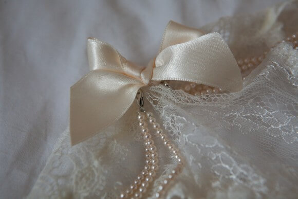 Detachable pearls on the front of the thong