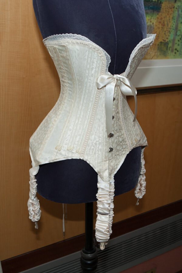 Oxford Conference of Corsetry - Narrowed Visions Sanakor corset reproduction
