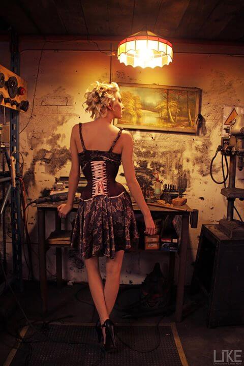 Pop Antique corset | Model: Sara Cecil | Photo © Jesse Alford