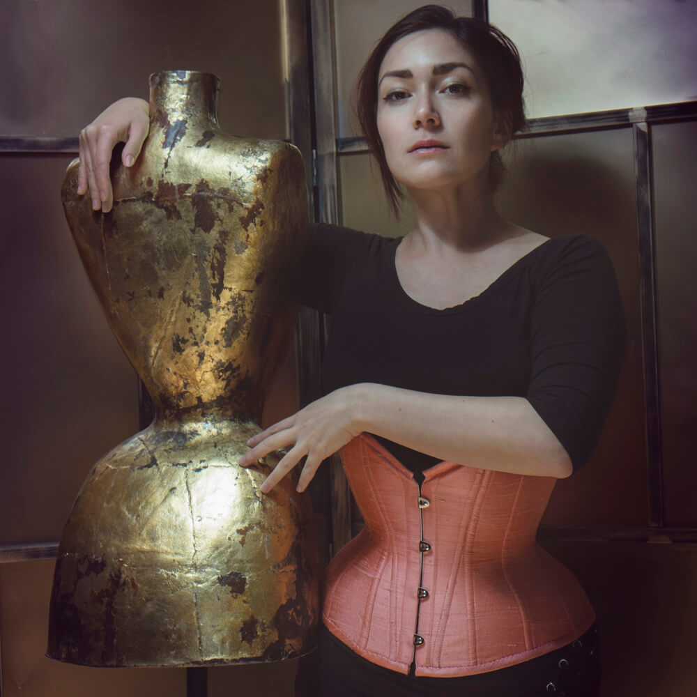 Pop Antique "Sherbert Doll" custom underbust corset with smooth interior and exterior construction | Model: Victoria Dagger | Photo © Sparklewren