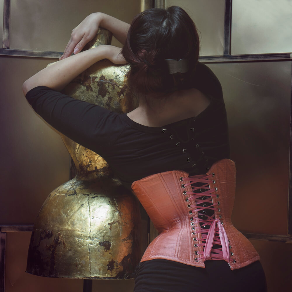 Pop Antique custom corset | Photo © Sparklewren