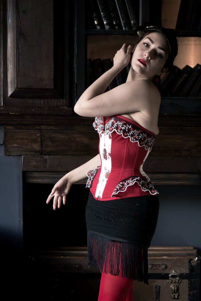 Pop Antique "Valentine" corset. The Pop Antique ready-to-wear line features a cupped rib as part of its engineered fit. Model: Victoria Dagger. Photo © John Carey.