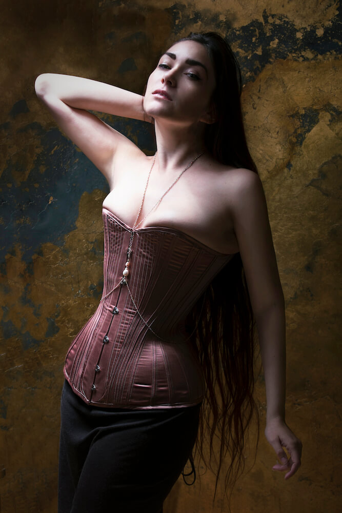 Sparklewren "Rose Gold" corset | Model: Victoria Dagger | Photo © Sparklewren