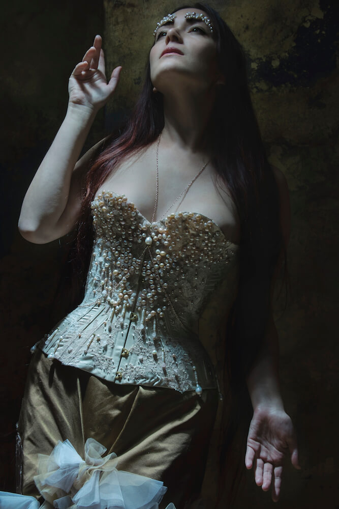 Sparklewren "Jesus" corset | Model: Victoria Dagger | Photo © Sparklewren