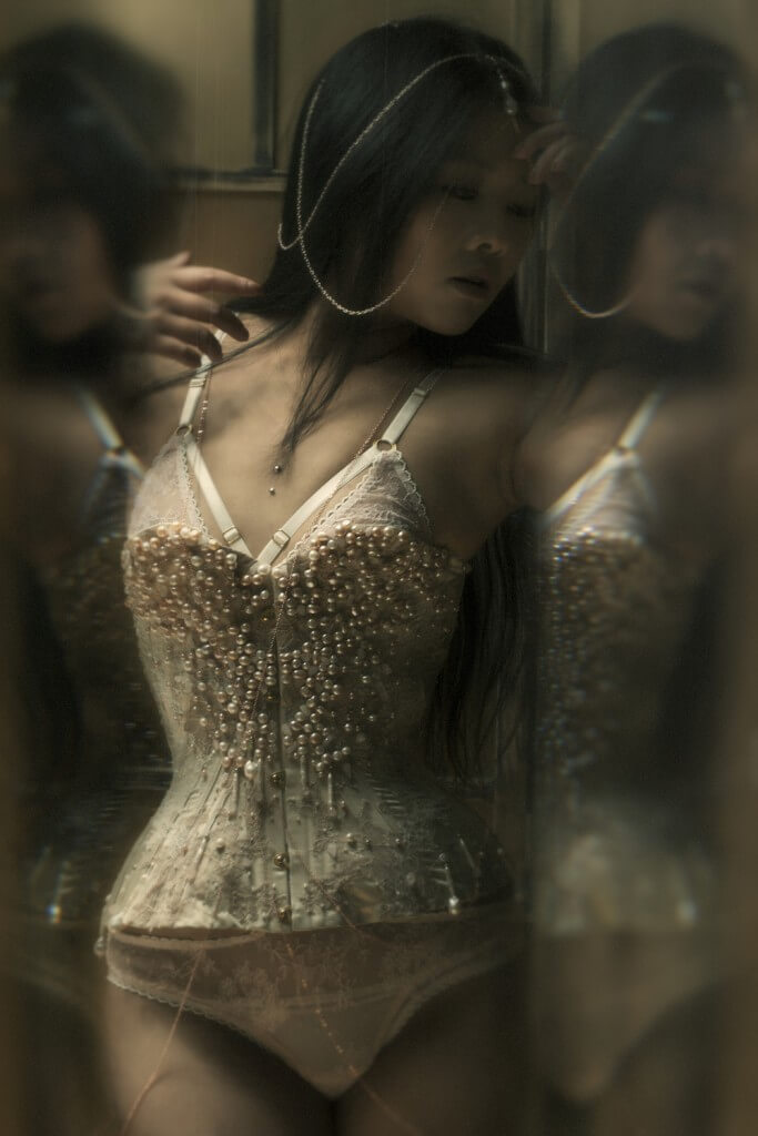 Corset and photography by Jenni Hampshire/Sparklewren, modelled by Twig. 