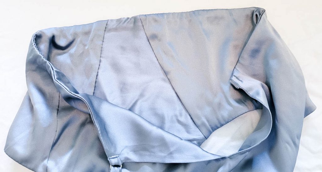 The knickers are fully lined in silk and 'bagged out'; almost all of the stitch work is invisibly concealed on the inside of the garment. Knickers by Fréolic London, photography by K. Laskowska