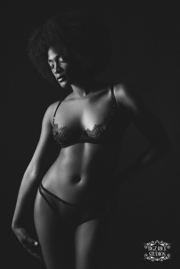 Cora, The Lingerie Addict © Tigz Rice Studios 2015. http://www.tigzrice.com