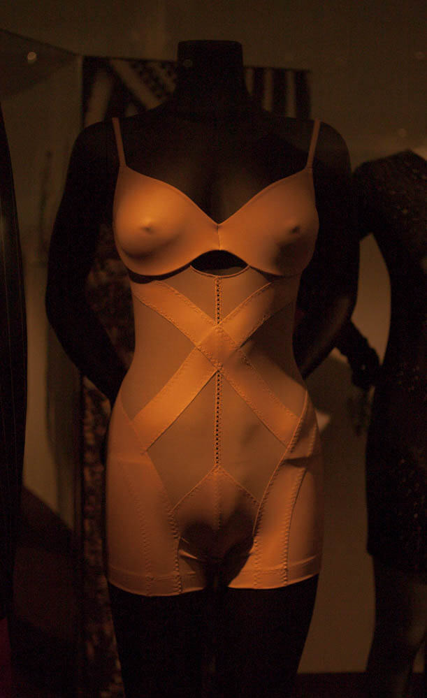 Victoria and Albert Museum - La Perla shapewear