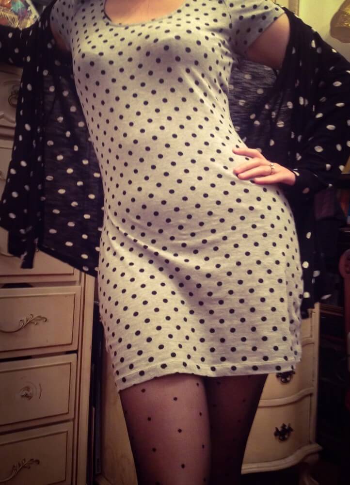 Wade & Belle "Not Too Tights" in polka dot - note the subtle shadow above my stomach, indicating the tighter fit of this pattern.
