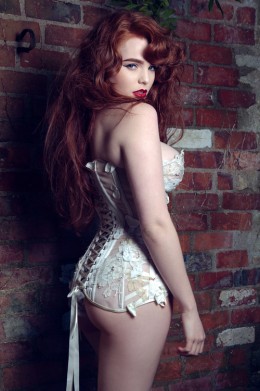 Indie Corsetiere Spotlight: Rosie Red's Fairy Tale Reverie