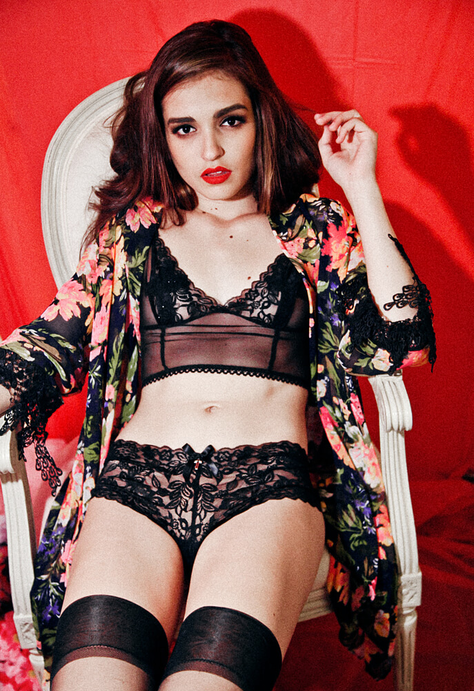 alexandrea_anissa_lingerie_crimson_lace_bralette