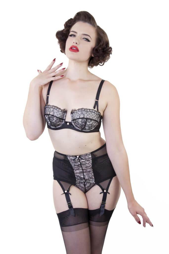 Bettie Page Retro Eyelash Bra Set