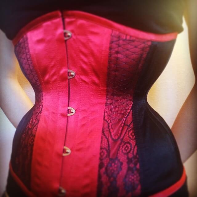 Custom 17" Underbust Victorian corset for a Dark Garden waist training client.  via @MissDarkGarden on Instagram.