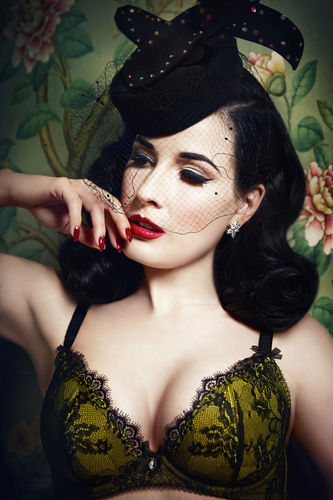 Dita Von Teese Lingerie Savoir Faire