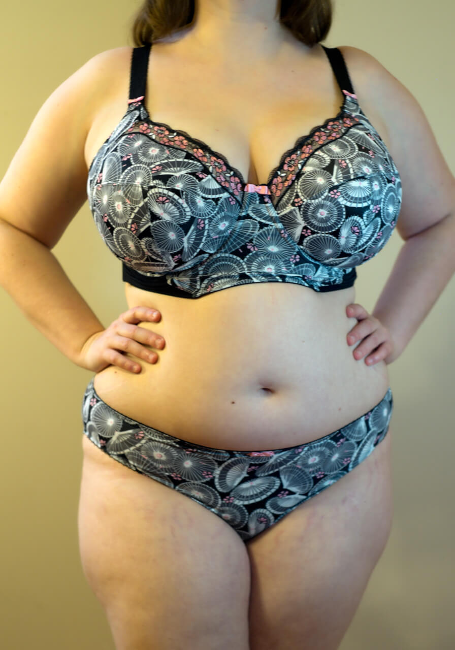 Longline Bras for H+ Cups A Review of the Naoko Longline by Elomi