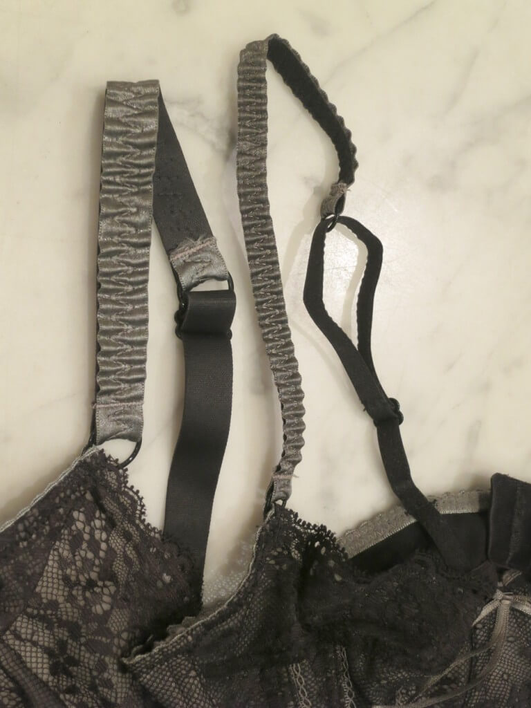 Straps on a 38G vs. 32B bra by Heidi Klum