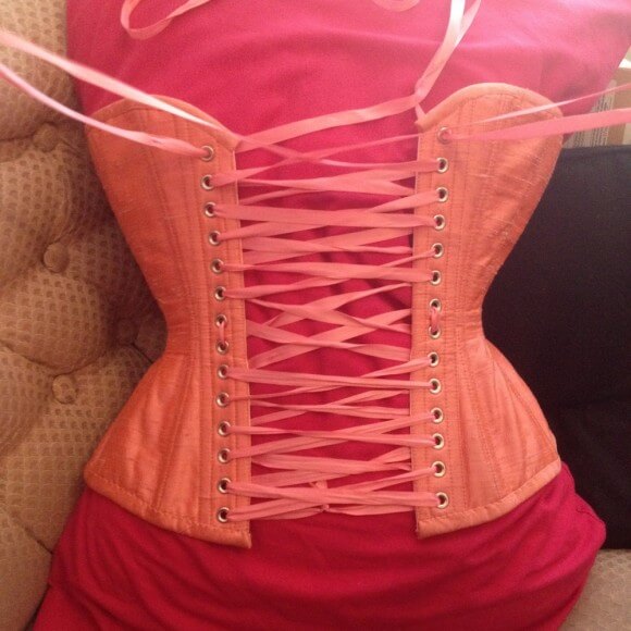 how to adjust corset laces pop antique 4