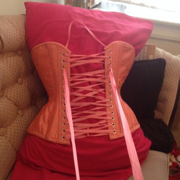 how to adjust corset laces pop antique 7