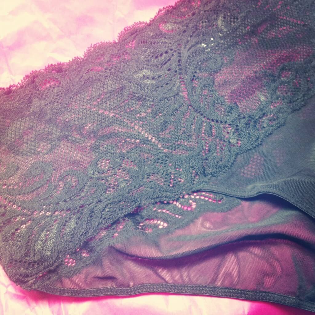 Lingerie Review: Natori 'Feathers' Plunge Underwire Bra & Briefs