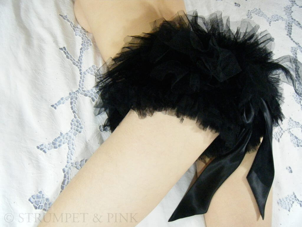 strumpet-and-pink-knickers-black-swan