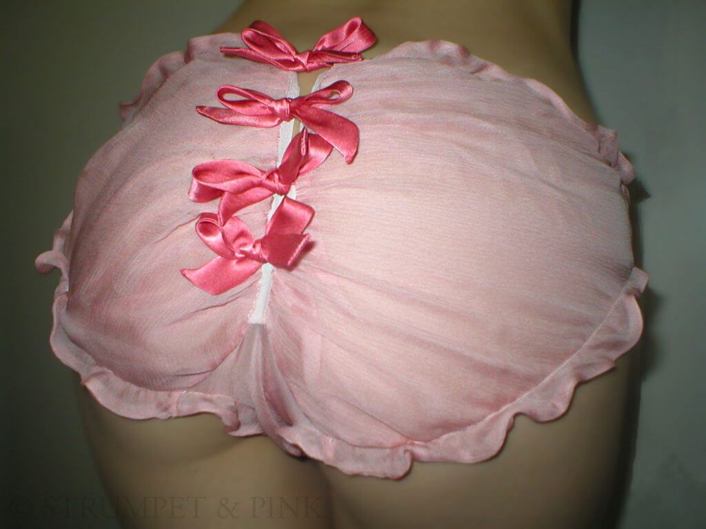 strumpet-and-pink-knickers-bow-peep