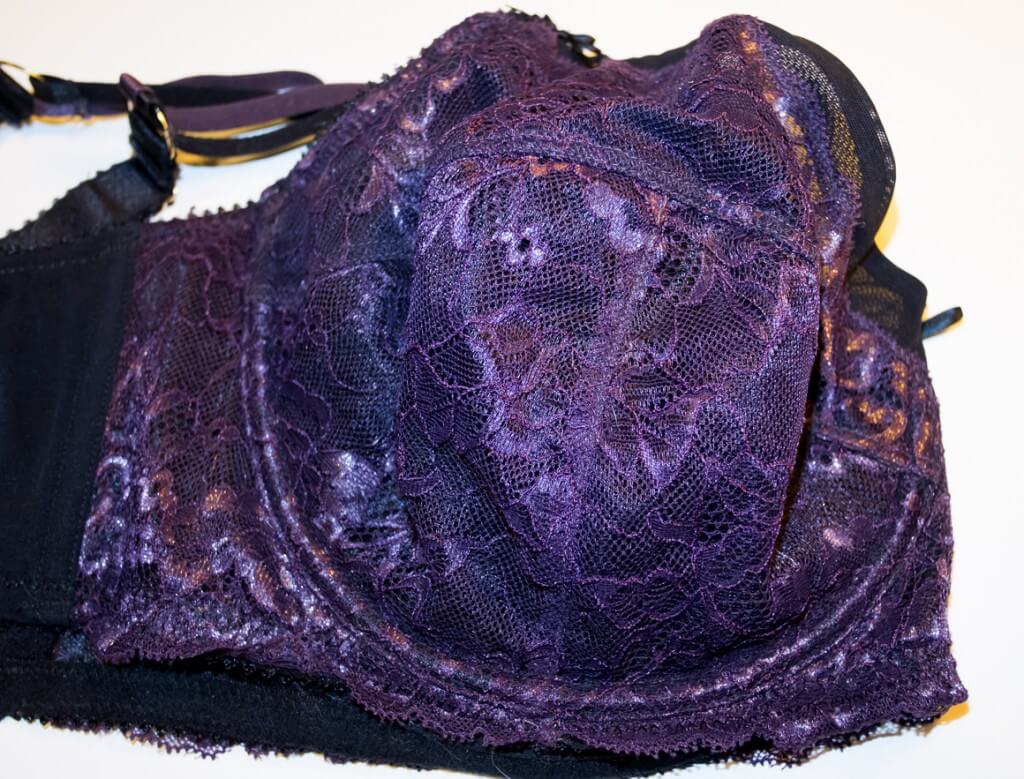 Gros plan sur le soutien-gorge en dentelle non rembourré